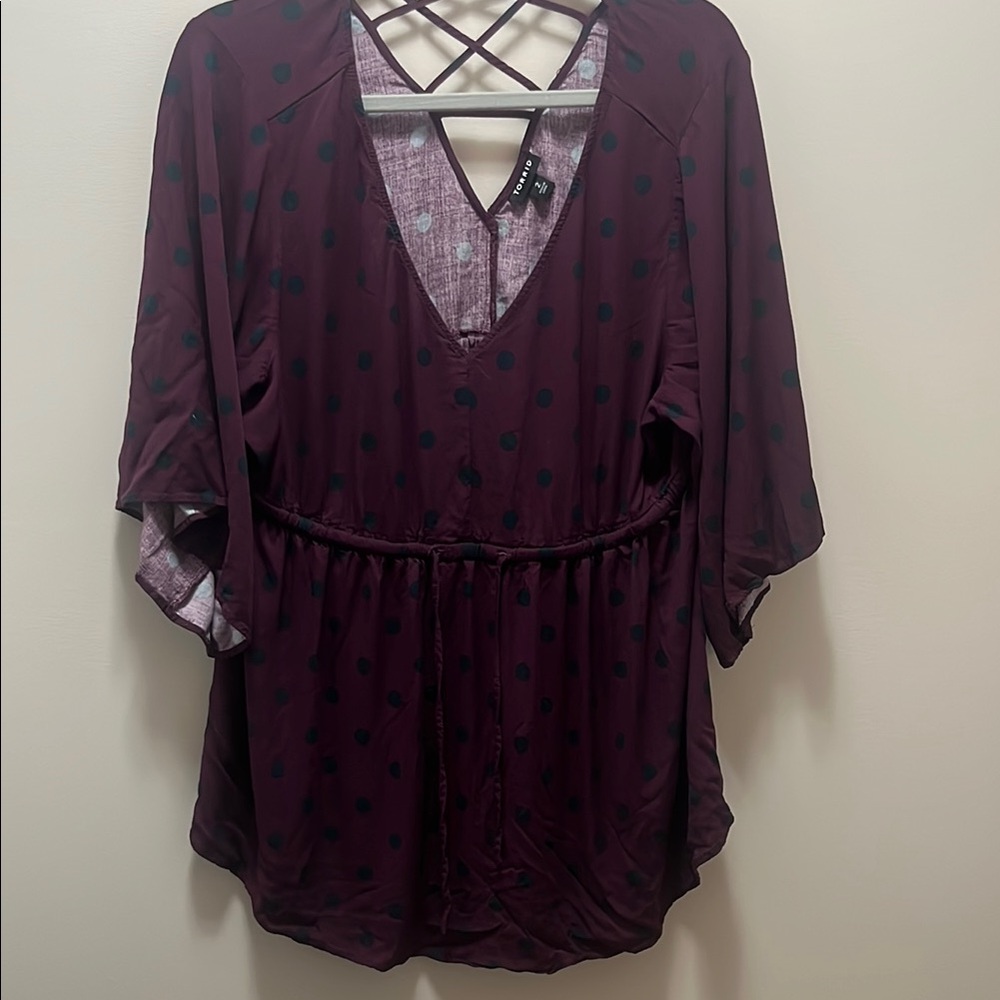 Torrid Size 2 ( Fits Like A Suze 1) Purple And Black Polka Dot Top EUC